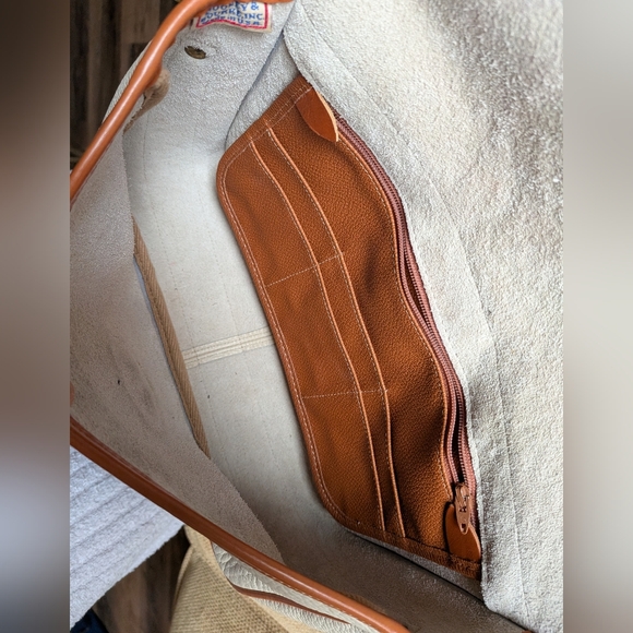 Dooney & Bourke Vintage AWL Bone & British Tan Cavalry Body Bag - Made in USA - Picture 13 of 16